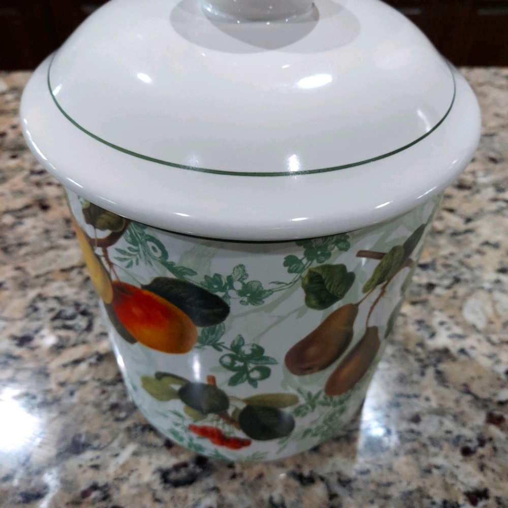 Pamela Gladding Canister